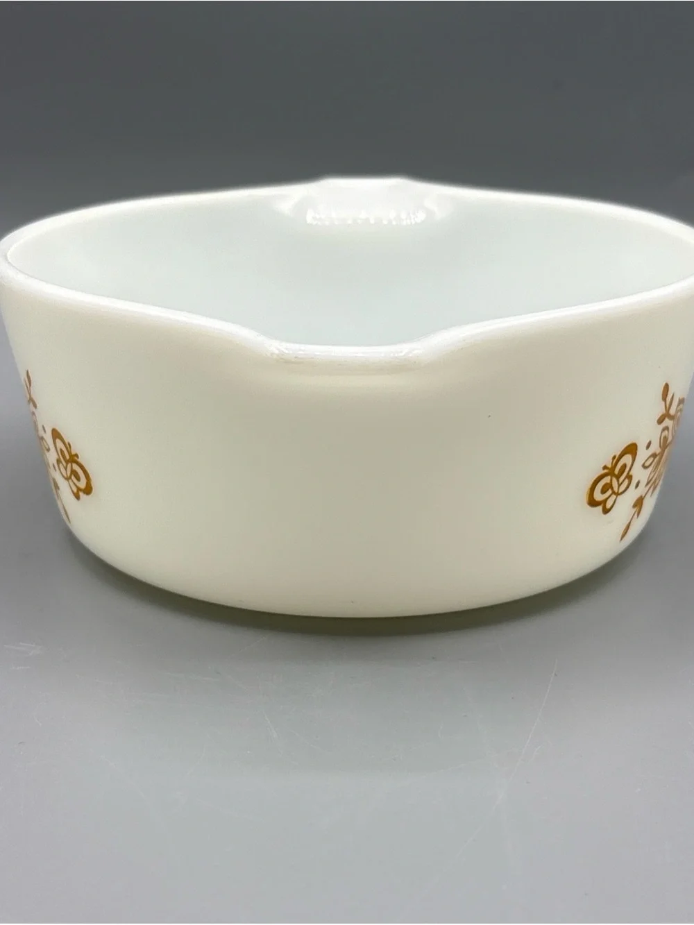Vintage Pyrex 472 Casserole 1 1/2 Pint Butterfly Gold NO LID